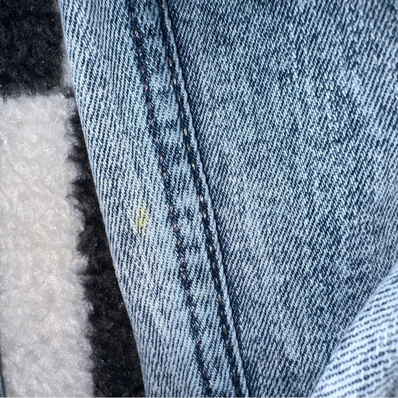 H&M - Light Wash Jean Pants - Picture 7 of 9